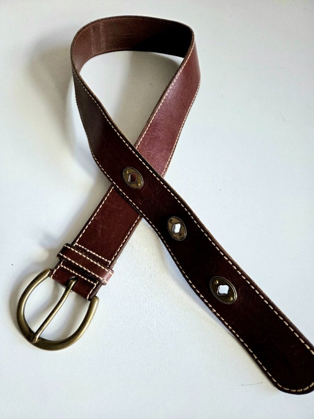 Fossil Genuine Leather Brown Belt with Brass Buckle and Details.